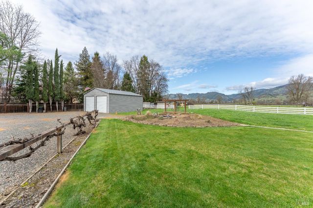 10450 Main St, Potter Valley, CA 95469