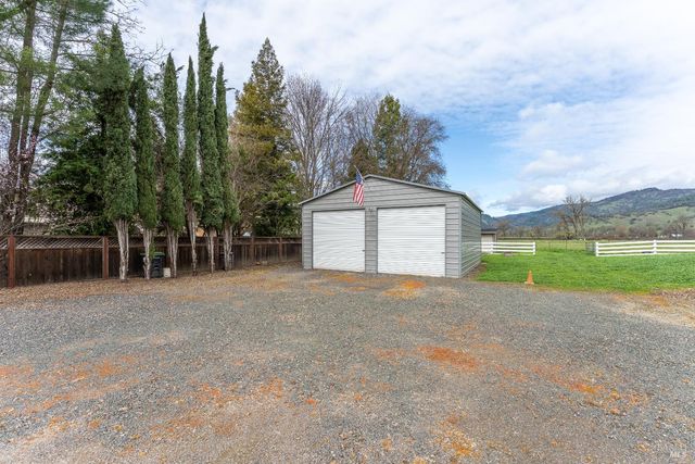 10450 Main St, Potter Valley, CA 95469