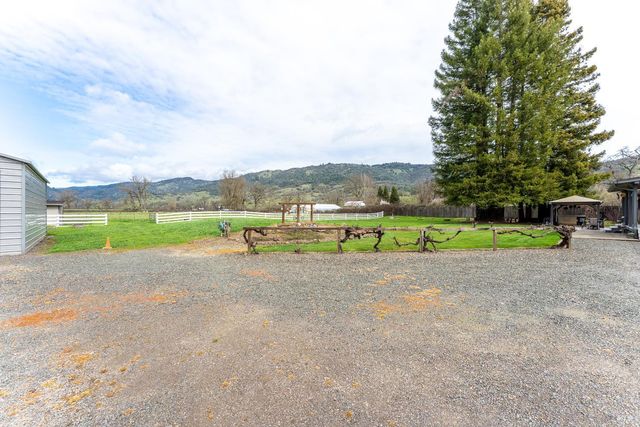 10450 Main St, Potter Valley, CA 95469