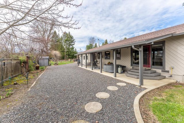 10450 Main St, Potter Valley, CA 95469