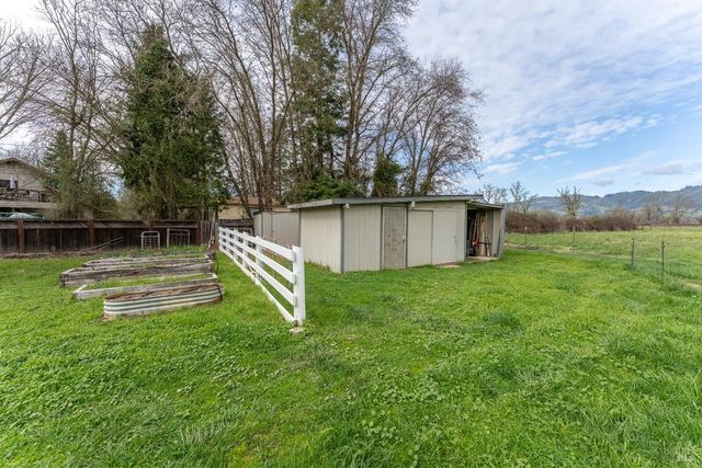 10450 Main St, Potter Valley, CA 95469