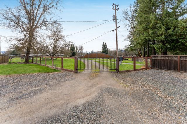 10450 Main St, Potter Valley, CA 95469