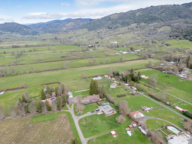 10450 Main St, Potter Valley, CA 95469