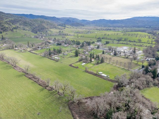 10450 Main St, Potter Valley, CA 95469