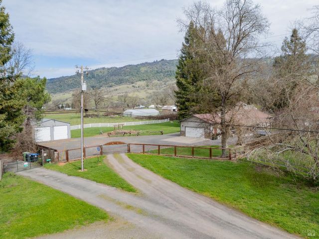 10450 Main St, Potter Valley, CA 95469