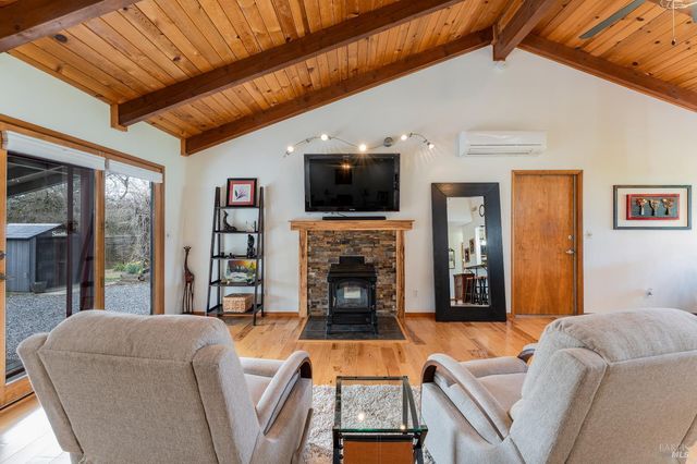 10450 Main St, Potter Valley, CA 95469