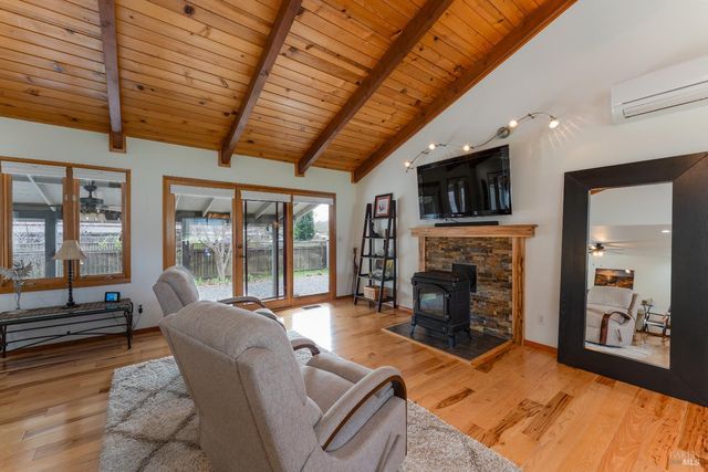 10450 Main St, Potter Valley, CA 95469