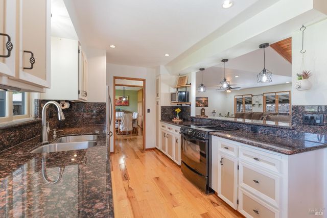 10450 Main St, Potter Valley, CA 95469