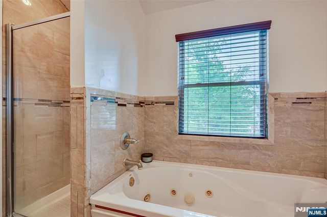 228 Henry Court, North Plainfield, NJ 07060