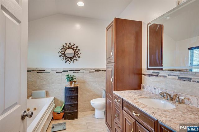 228 Henry Court, North Plainfield, NJ 07060