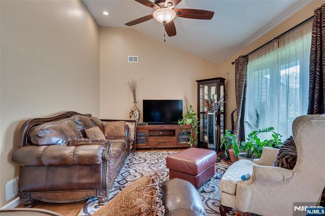 228 Henry Court, North Plainfield, NJ 07060