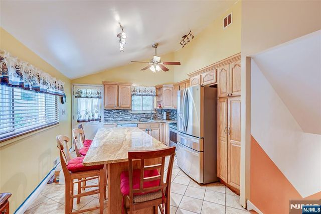 228 Henry Court, North Plainfield, NJ 07060