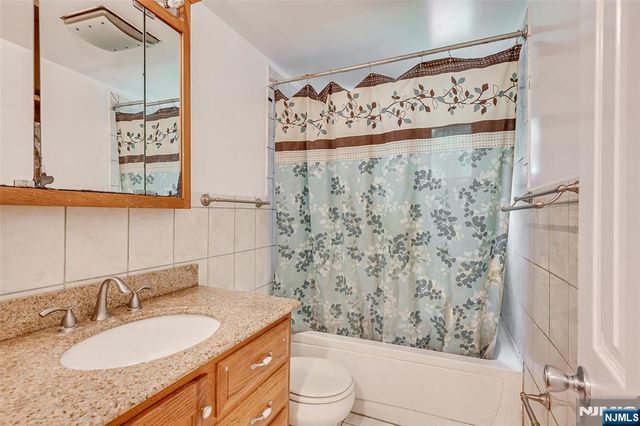 228 Henry Court, North Plainfield, NJ 07060