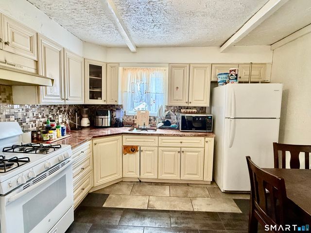 100-102 Ashley Street, Bridgeport, CT 06610