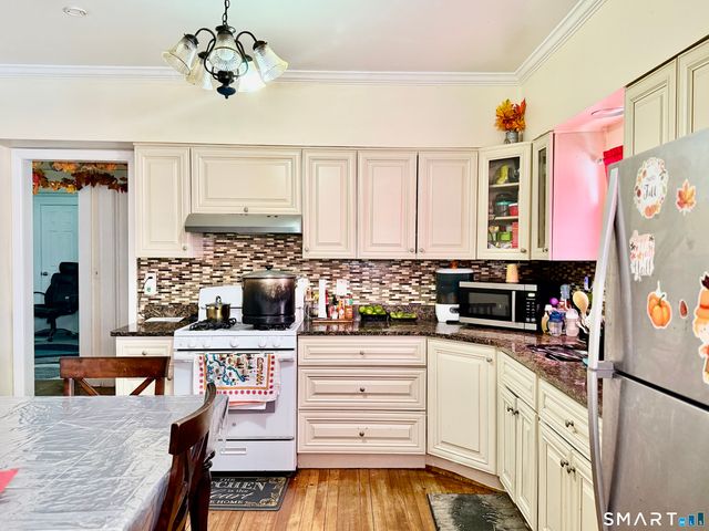 100-102 Ashley Street, Bridgeport, CT 06610