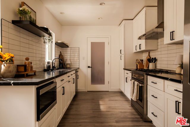 23262 Ostronic Drive, Woodland Hills (los Angeles), CA 91367