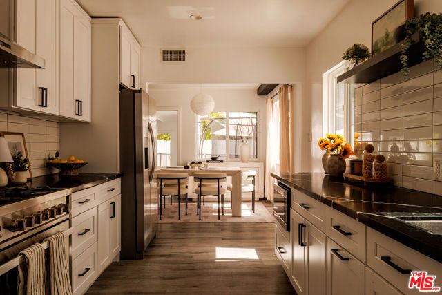 23262 Ostronic Drive, Woodland Hills (los Angeles), CA 91367