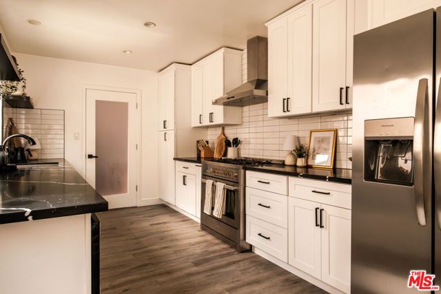 23262 Ostronic Drive, Woodland Hills (los Angeles), CA 91367