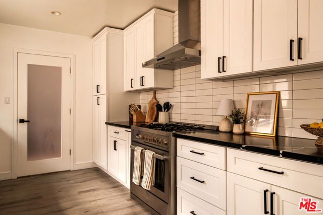 23262 Ostronic Drive, Woodland Hills (los Angeles), CA 91367