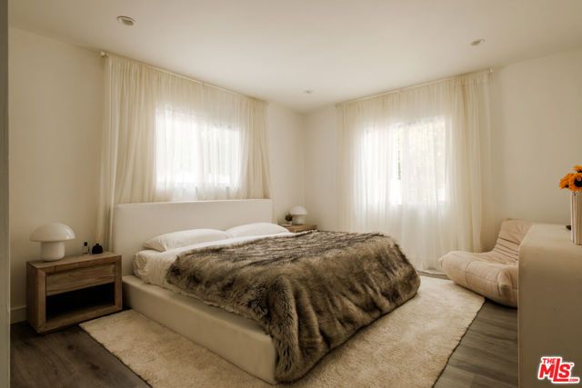 23262 Ostronic Drive, Woodland Hills (los Angeles), CA 91367