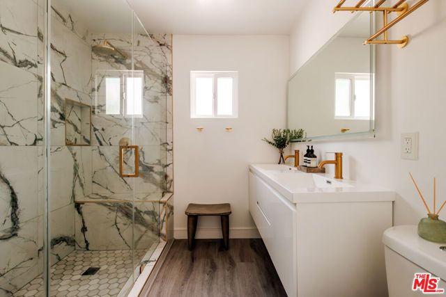 23262 Ostronic Drive, Woodland Hills (los Angeles), CA 91367