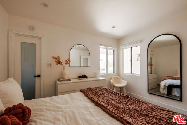 23262 Ostronic Drive, Woodland Hills (los Angeles), CA 91367