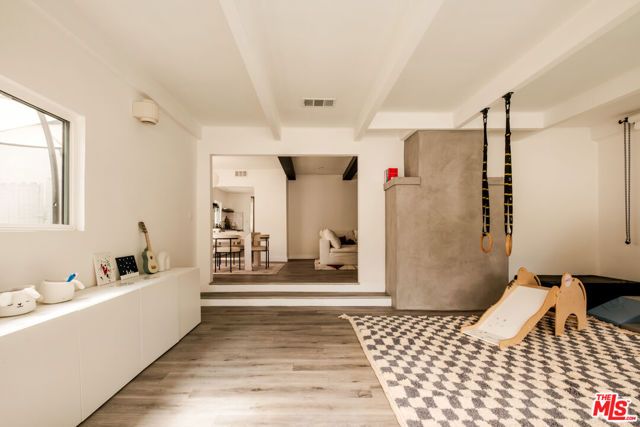 23262 Ostronic Drive, Woodland Hills (los Angeles), CA 91367