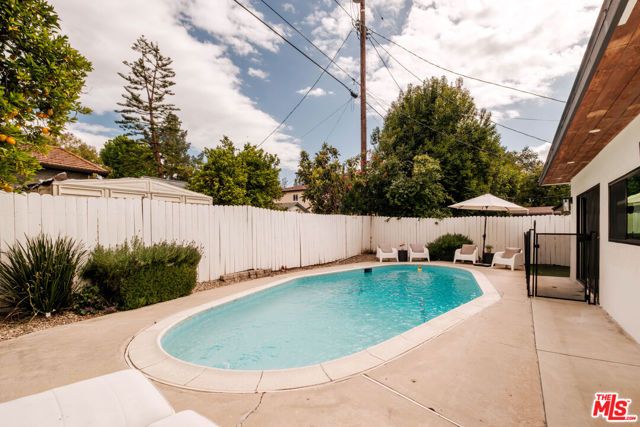 23262 Ostronic Drive, Woodland Hills (los Angeles), CA 91367