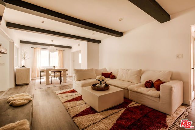 23262 Ostronic Drive, Woodland Hills (los Angeles), CA 91367