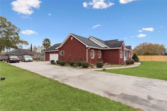 932 Hitching Post Lane, Waycross, GA 31503