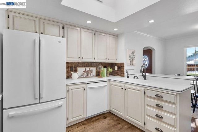 2090 Foxswallow Rd, Pleasanton, CA 94566