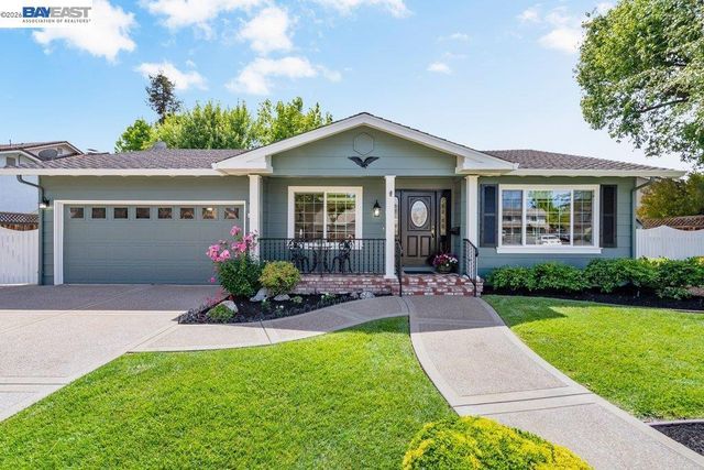 2090 Foxswallow Rd, Pleasanton, CA 94566