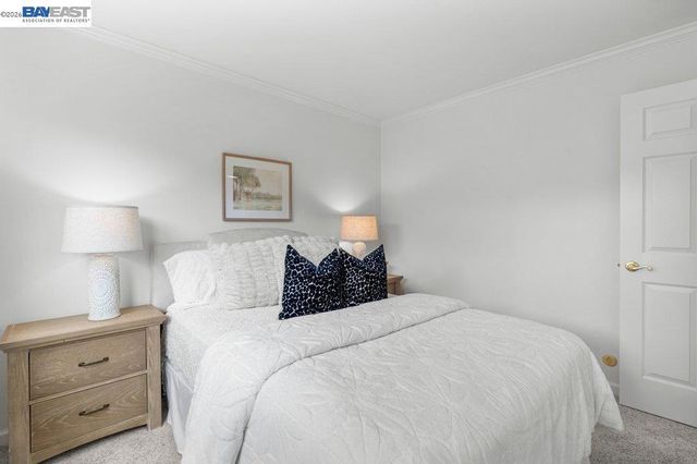 2090 Foxswallow Rd, Pleasanton, CA 94566