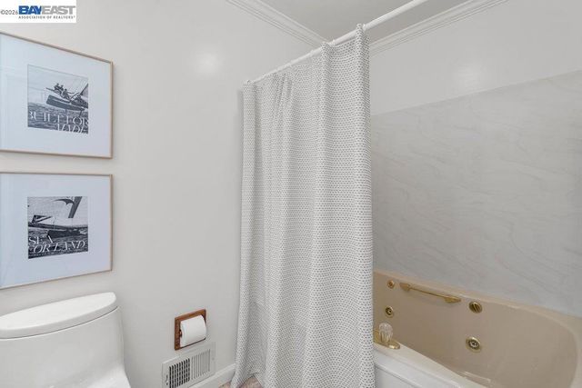 2090 Foxswallow Rd, Pleasanton, CA 94566