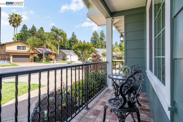 2090 Foxswallow Rd, Pleasanton, CA 94566