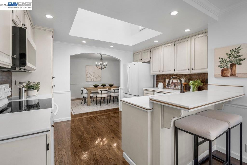 Image 12 of property listing at 2090 Foxswallow Rd, Pleasanton, CA 94566