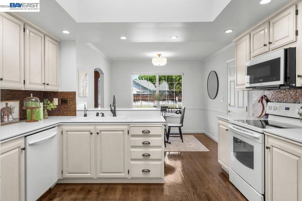 Image 13 of property listing at 2090 Foxswallow Rd, Pleasanton, CA 94566