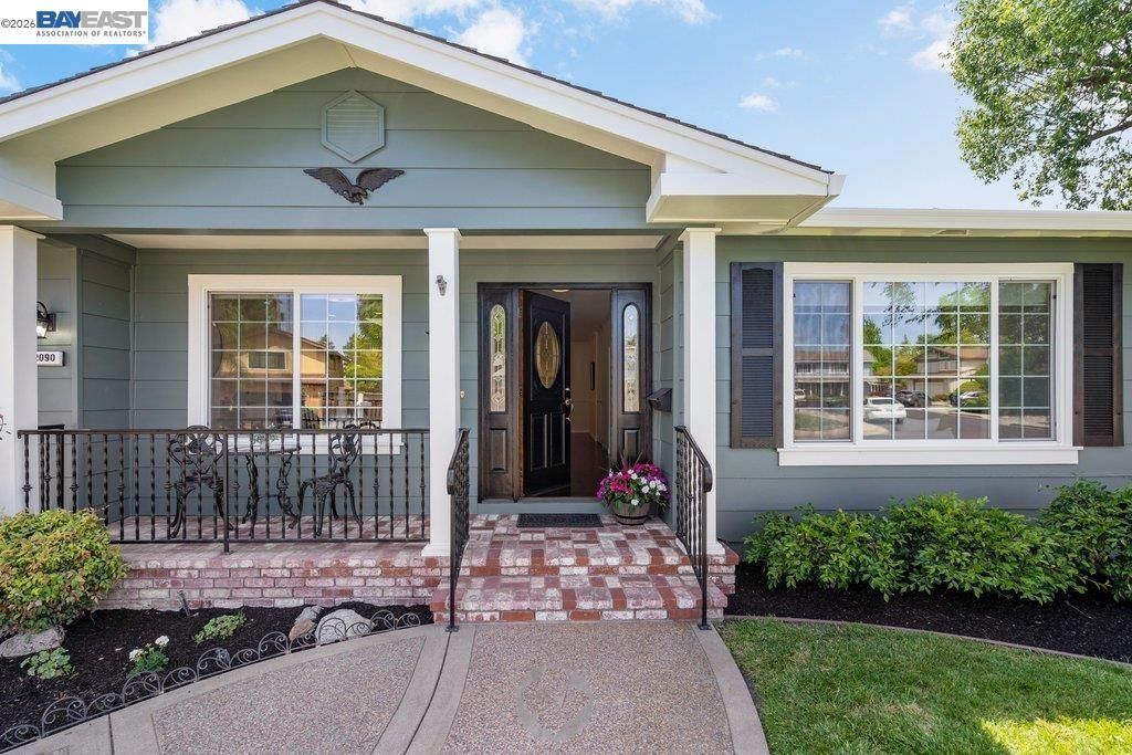 Image 3 of property listing at 2090 Foxswallow Rd, Pleasanton, CA 94566