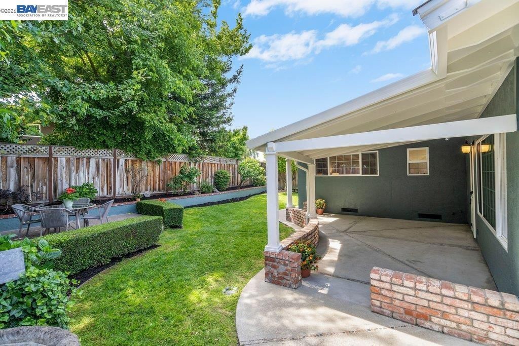 Image 34 of property listing at 2090 Foxswallow Rd, Pleasanton, CA 94566