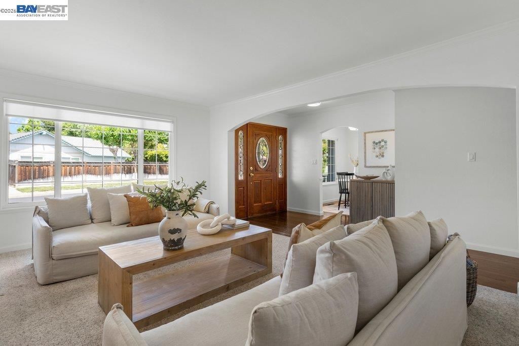 Image 9 of property listing at 2090 Foxswallow Rd, Pleasanton, CA 94566