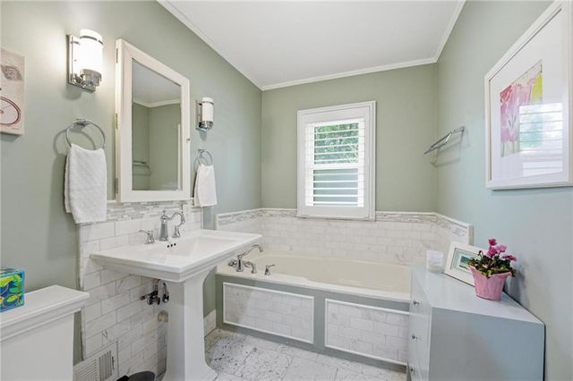 1216 W 97 Street, Kansas City, MO 64114