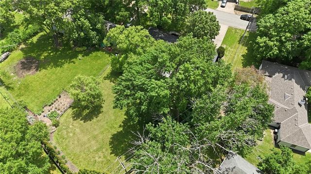 1216 W 97 Street, Kansas City, MO 64114