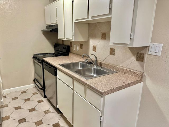 2750 Holly Hall Street 703, Houston, TX 77054