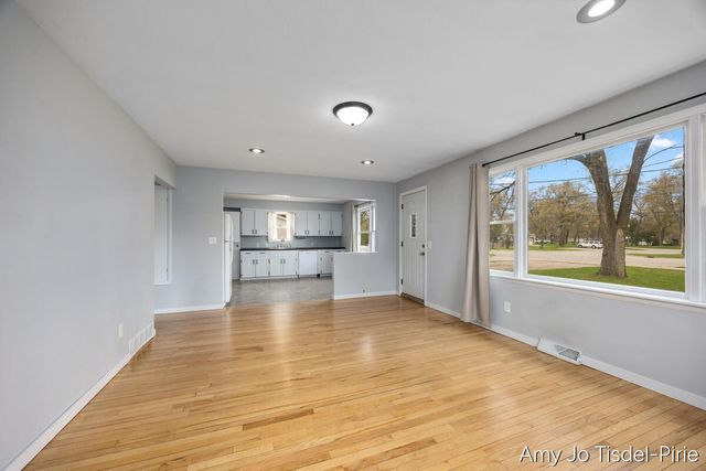 15514 Mercury Drive, Grand Haven, MI 49417