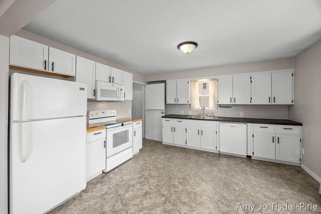 15514 Mercury Drive, Grand Haven, MI 49417
