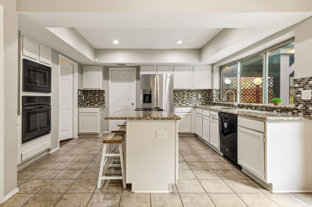518 Blair Meadow Drive, Grapevine, TX 76051