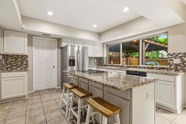518 Blair Meadow Drive, Grapevine, TX 76051