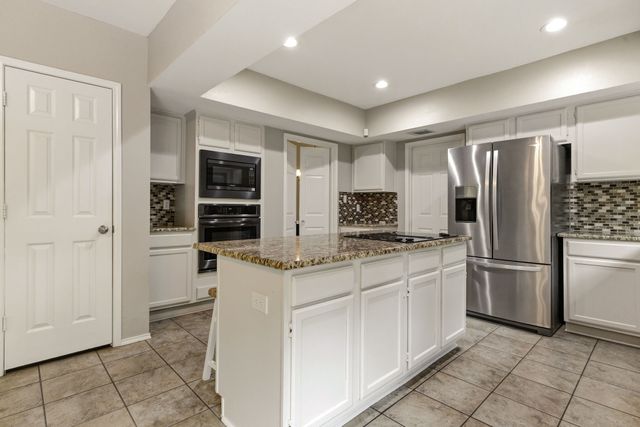 518 Blair Meadow Drive, Grapevine, TX 76051