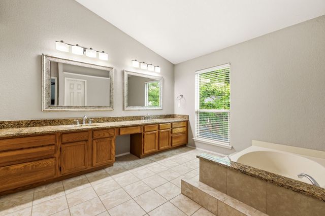 518 Blair Meadow Drive, Grapevine, TX 76051