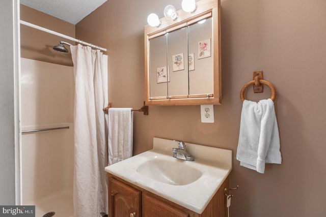 6741 HUNTLAND DR, Bealeton, VA 22712